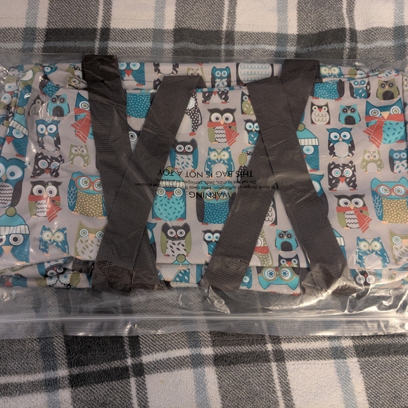 Thirty-One Medium Utility Tote with Multicolor Pattern - Picture 2 of 4